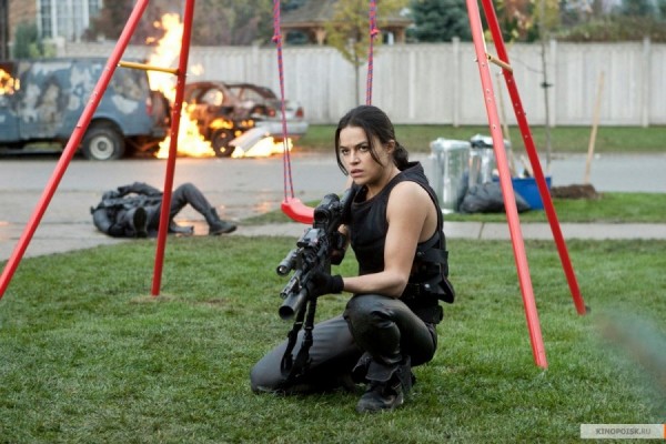 michelle-rodriguez-resident-evil-5-retribution-600x400.jpg