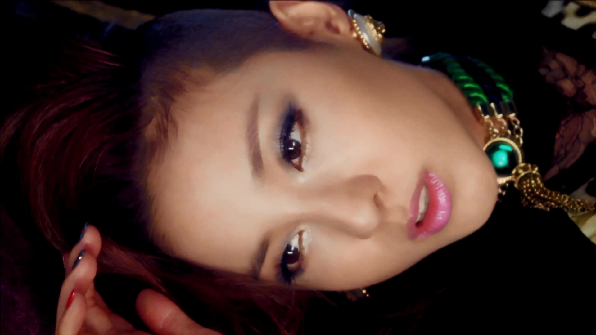 2NE1 - I LOVE YOU M_V_(1080p).mp4_20120709_054414.380.jpg