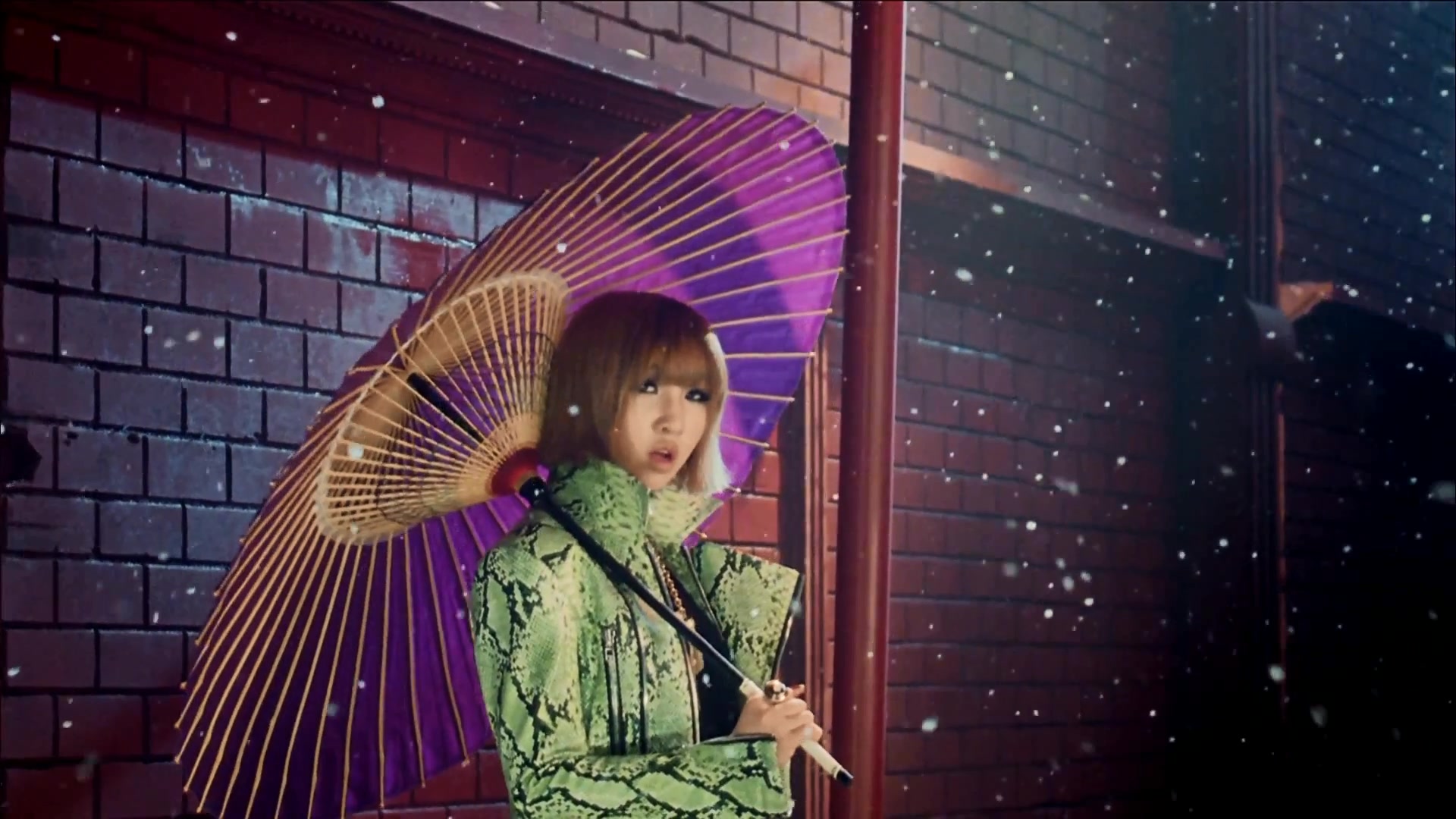 2NE1 - I LOVE YOU M_V_(1080p).mp4_20120709_054215.196.jpg