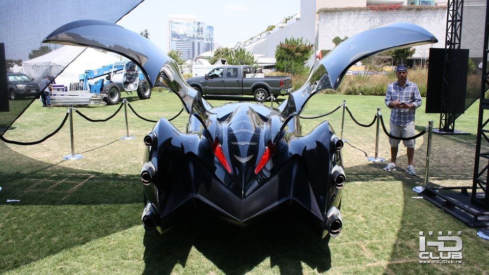 batman-and-robin-batmobile-rear.jpg