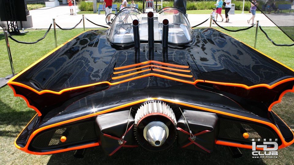 batman-batmobile-lincoln-futura.jpg