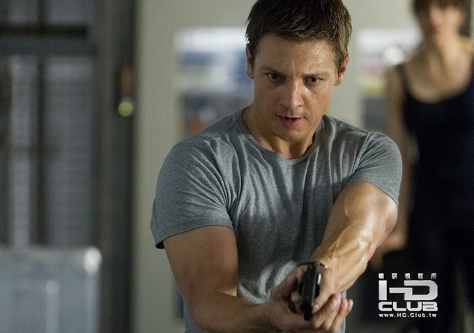 jeremy-renner-gun-the-bourne-legacy.jpg