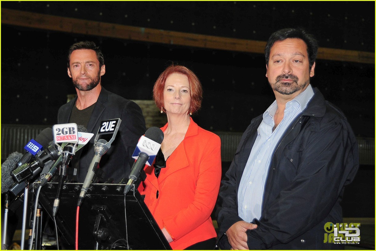 hugh-jackman-wolverine-press-conference-05.jpg
