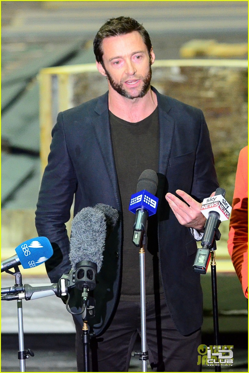 hugh-jackman-wolverine-press-conference-15.jpg