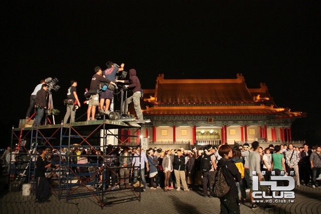 《女朋友。男朋友》於兩廳院廣場拍攝學運的劇情，並找來上百名臨時演員 (5).JPG.jpg