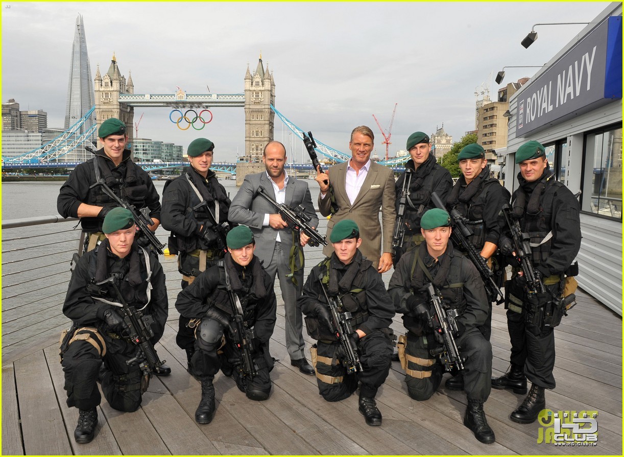 schwarzenegger-stallone-statham-expendables-2-london-photo-call-02.jpg