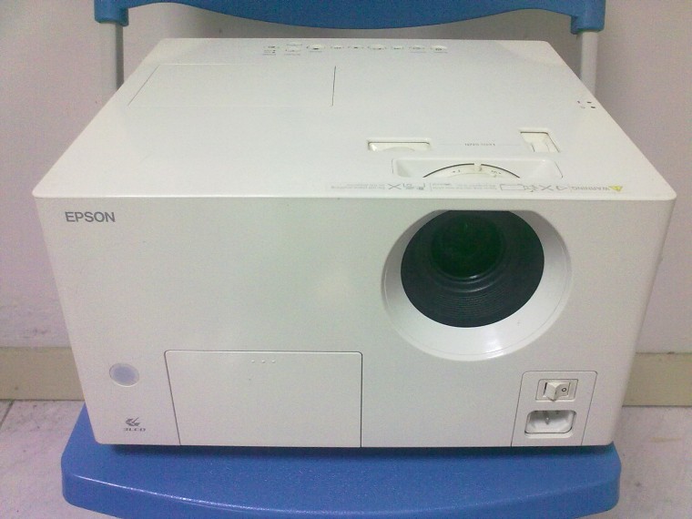 便宜賣Epson EMP-TWD3 我的FUN映机 投影機、DVD、音響三合一