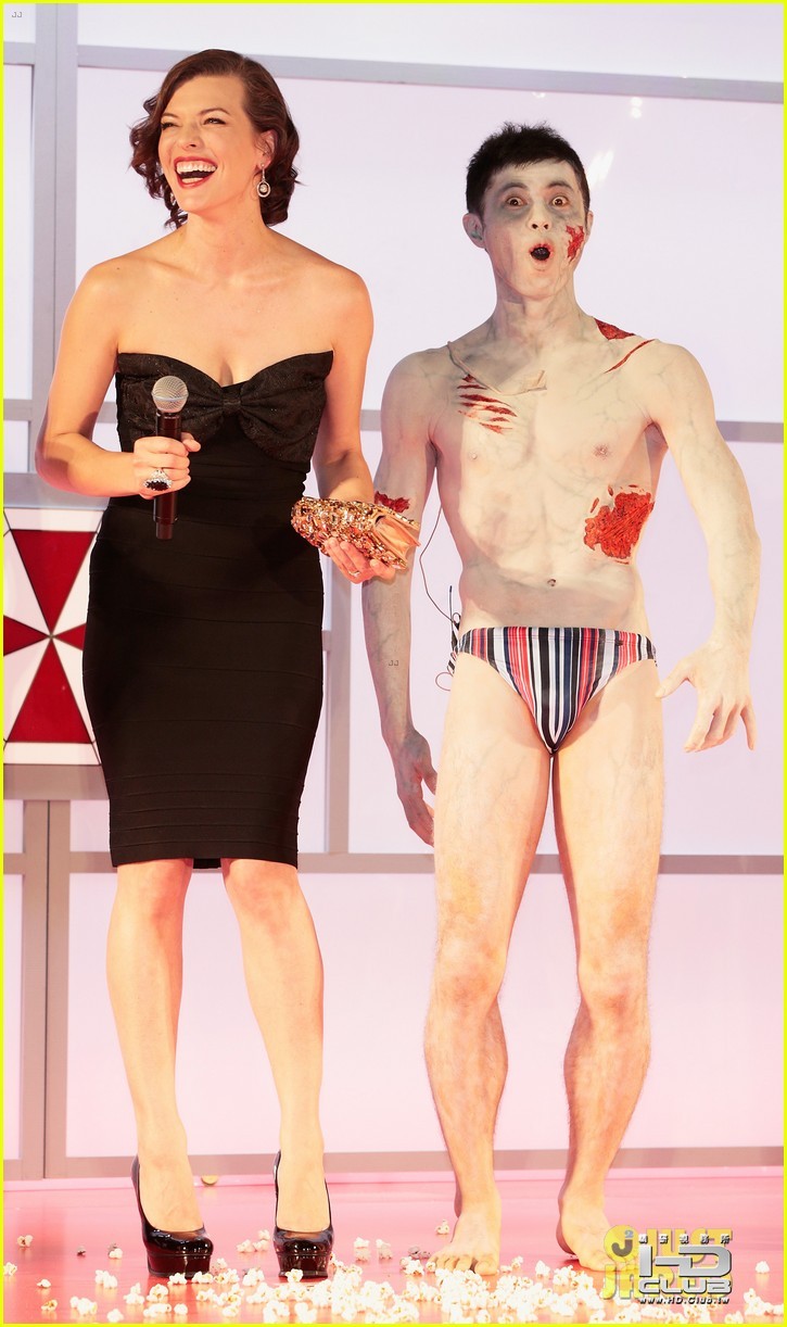milla-jovovich-resident-evil-retribution-japan-premiere-25.jpg