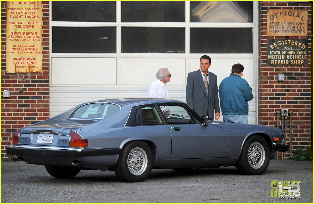 leonardo-dicaprio-wolf-of-wall-street-set-with-martin-scorsese-17.jpg