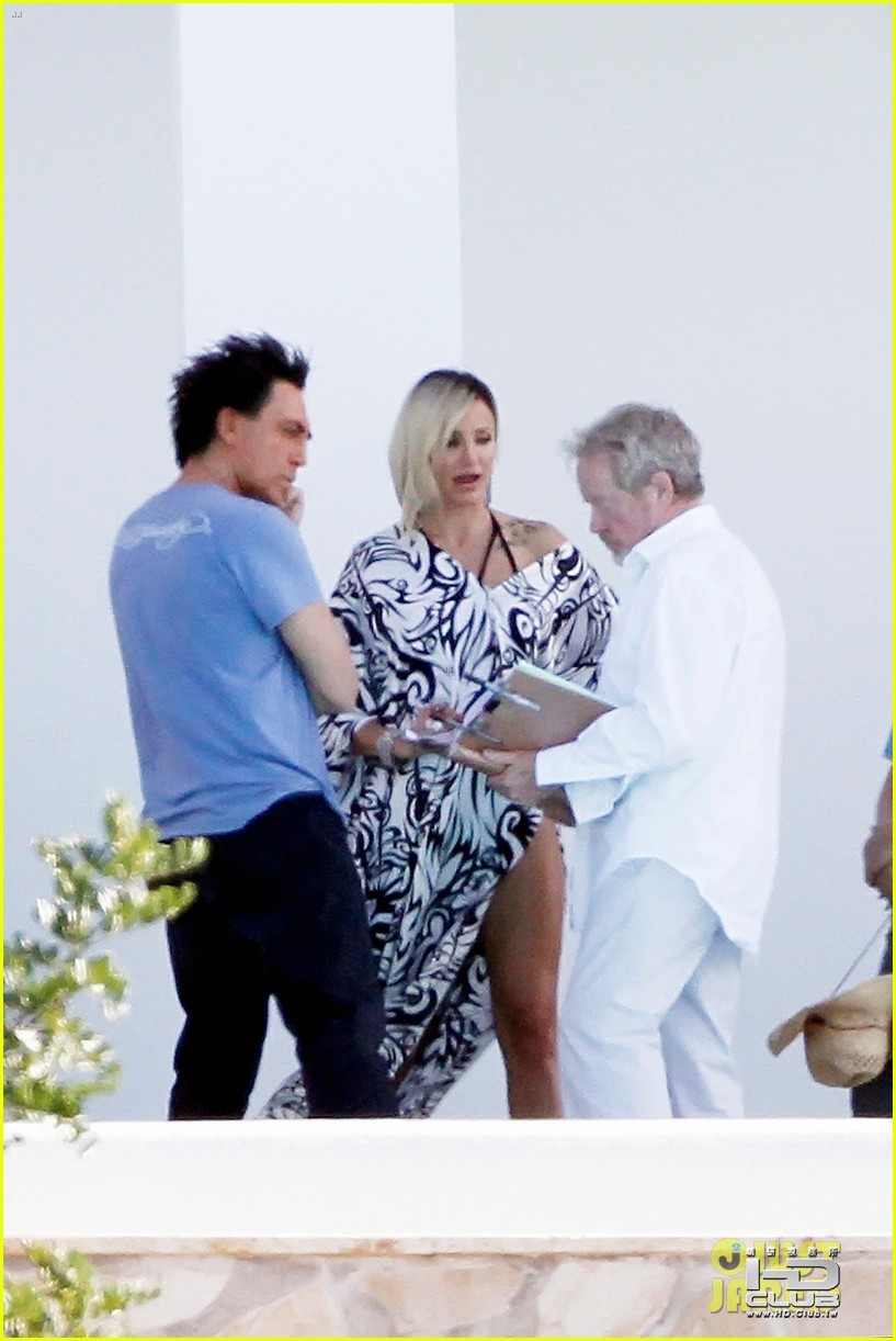 cameron-diaz-counselor-set-with-javier-bardem-13.jpg