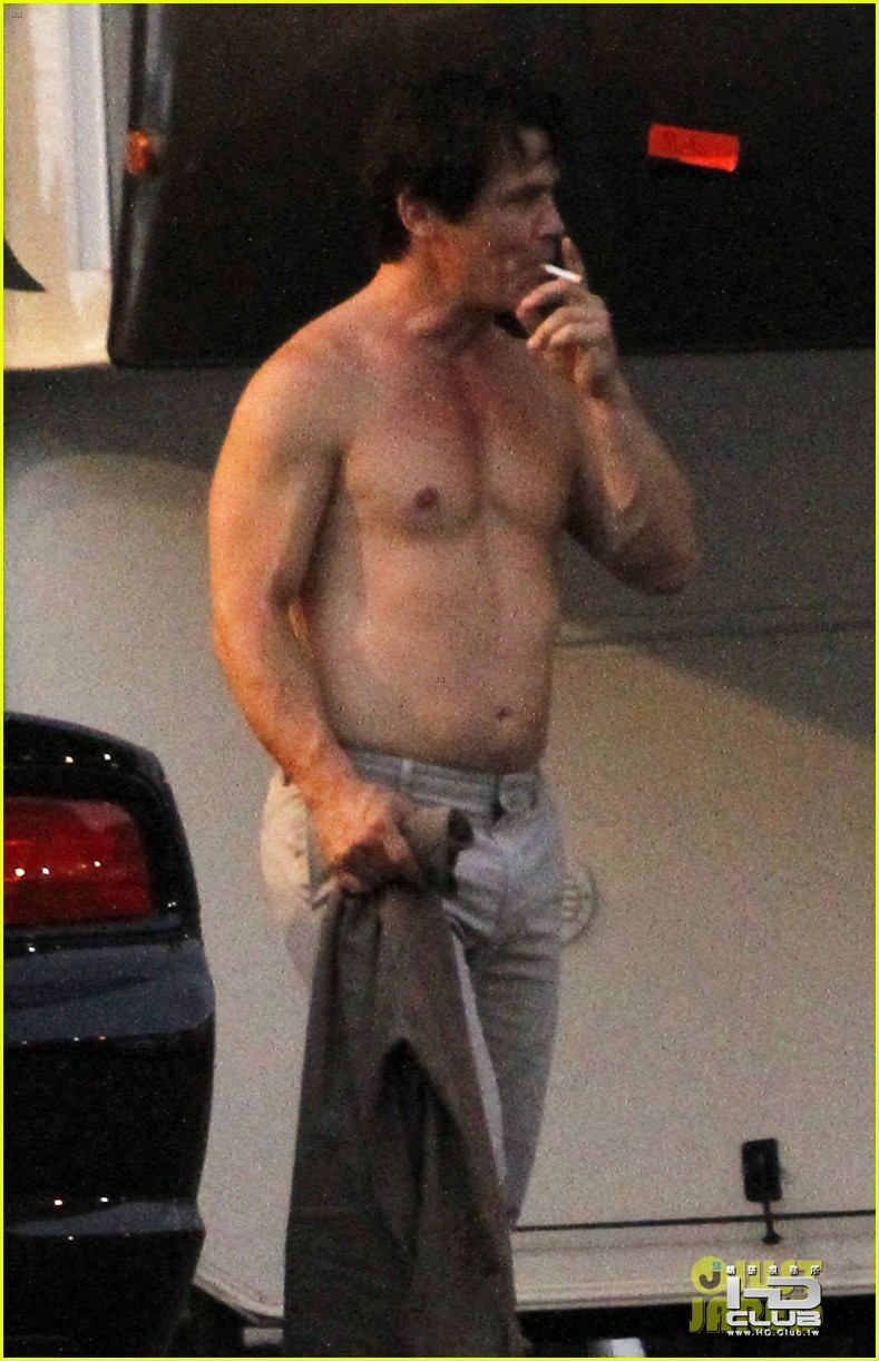 josh-brolin-shirtless-on-oldboy-set-02.jpg