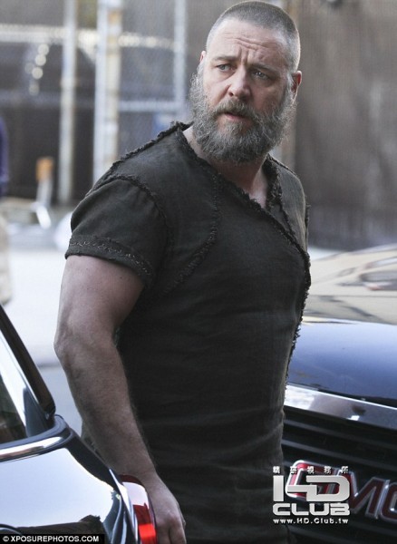 russell-crowe-noah-set-photo-438x600.jpg