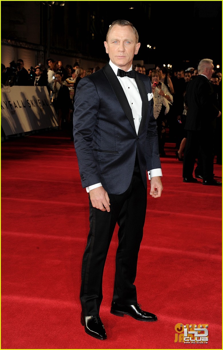 daniel-craig-javier-bardem-skyfall-premiere-studs-01.jpg