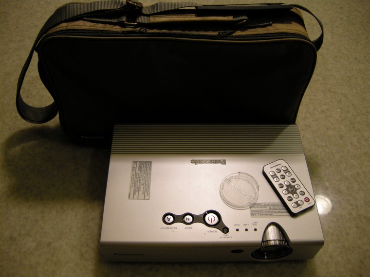 [已送出]Panasonic PT-LC76U