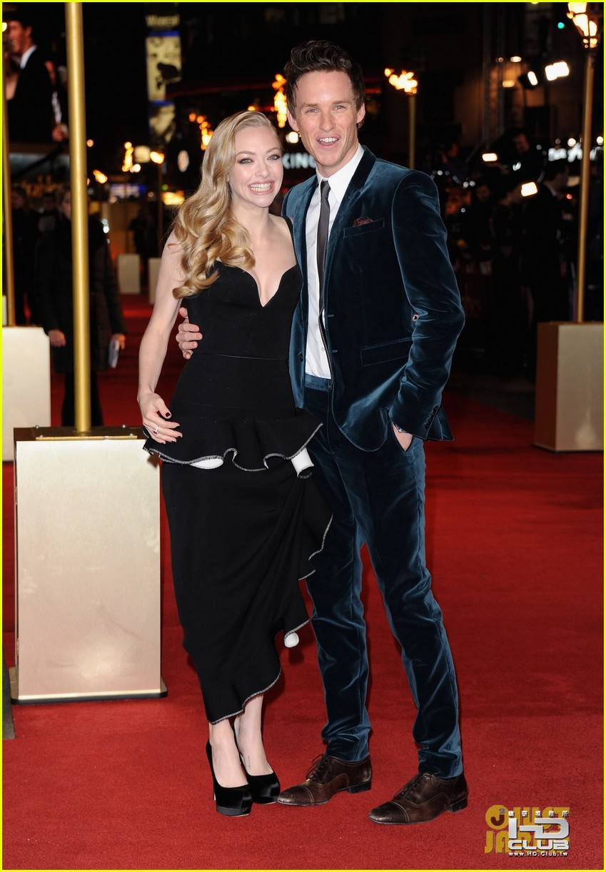 hugh-jackman-russell-crowe-les-miserables-world-premiere-01.jpg