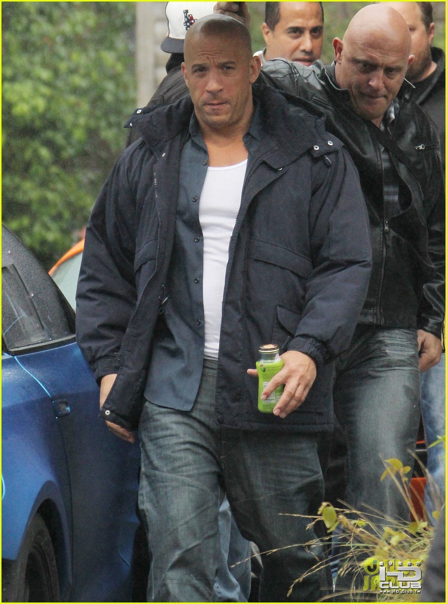paul-walker-fast-furious-set-10.jpg