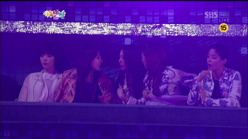 121229_SBS_가요대전_f(x)_객석_Cut_[fx2you.net].ts.jpg