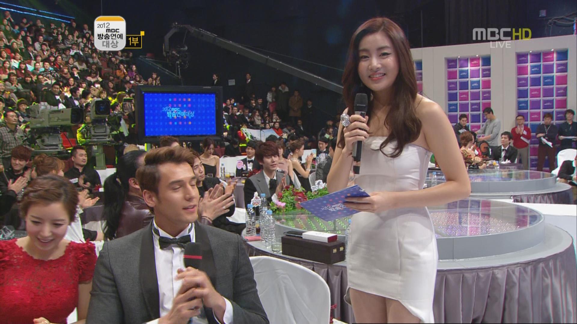 [12.12.29] MBC연예대상 1부 강소라편집.ts01.jpg
