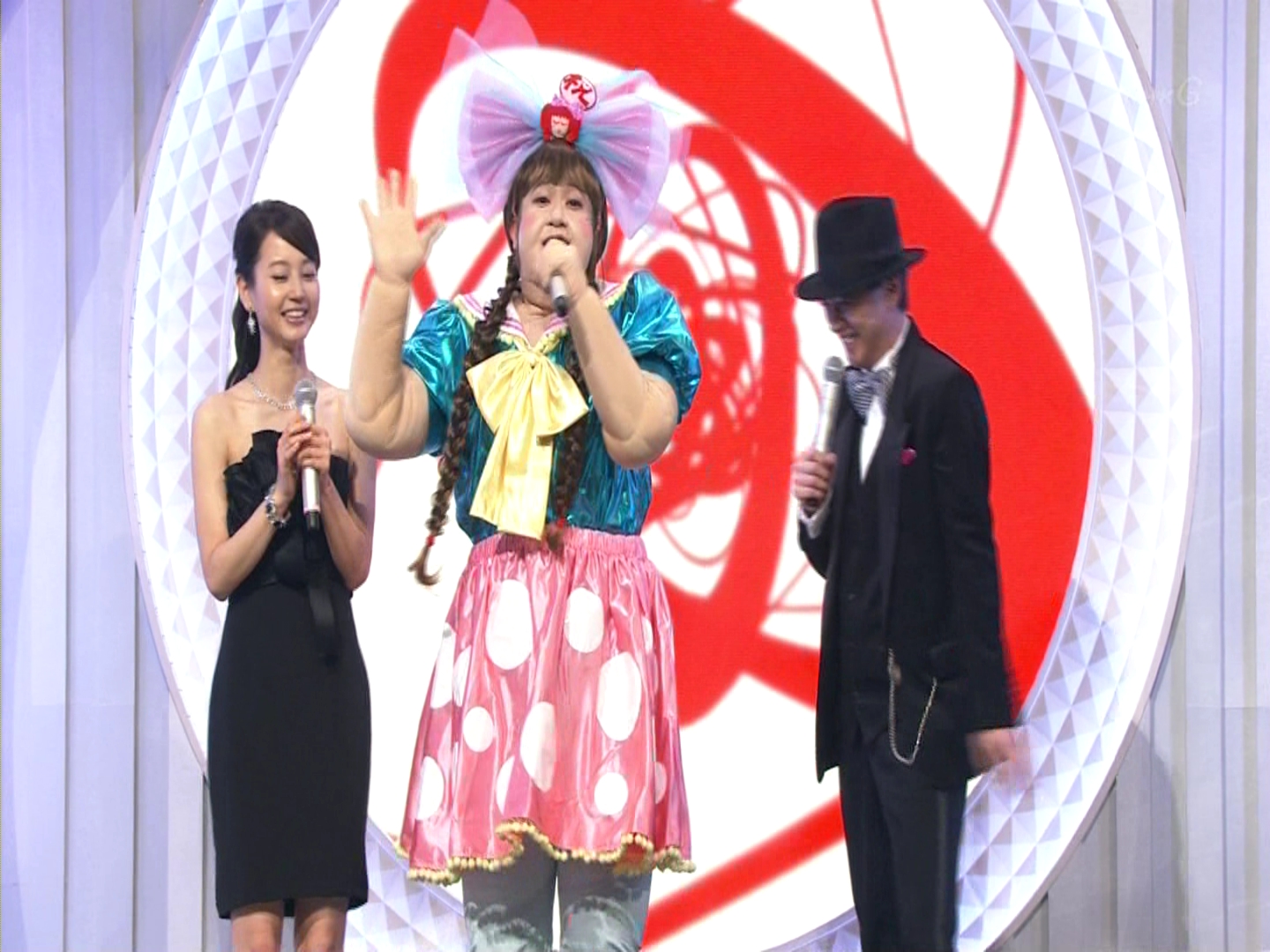 [HDTV][1080P] きゃりーぱみゅぱみゅ - 紅白2012メドレー (NHK総合  第63回紅白歌合戦.jpg