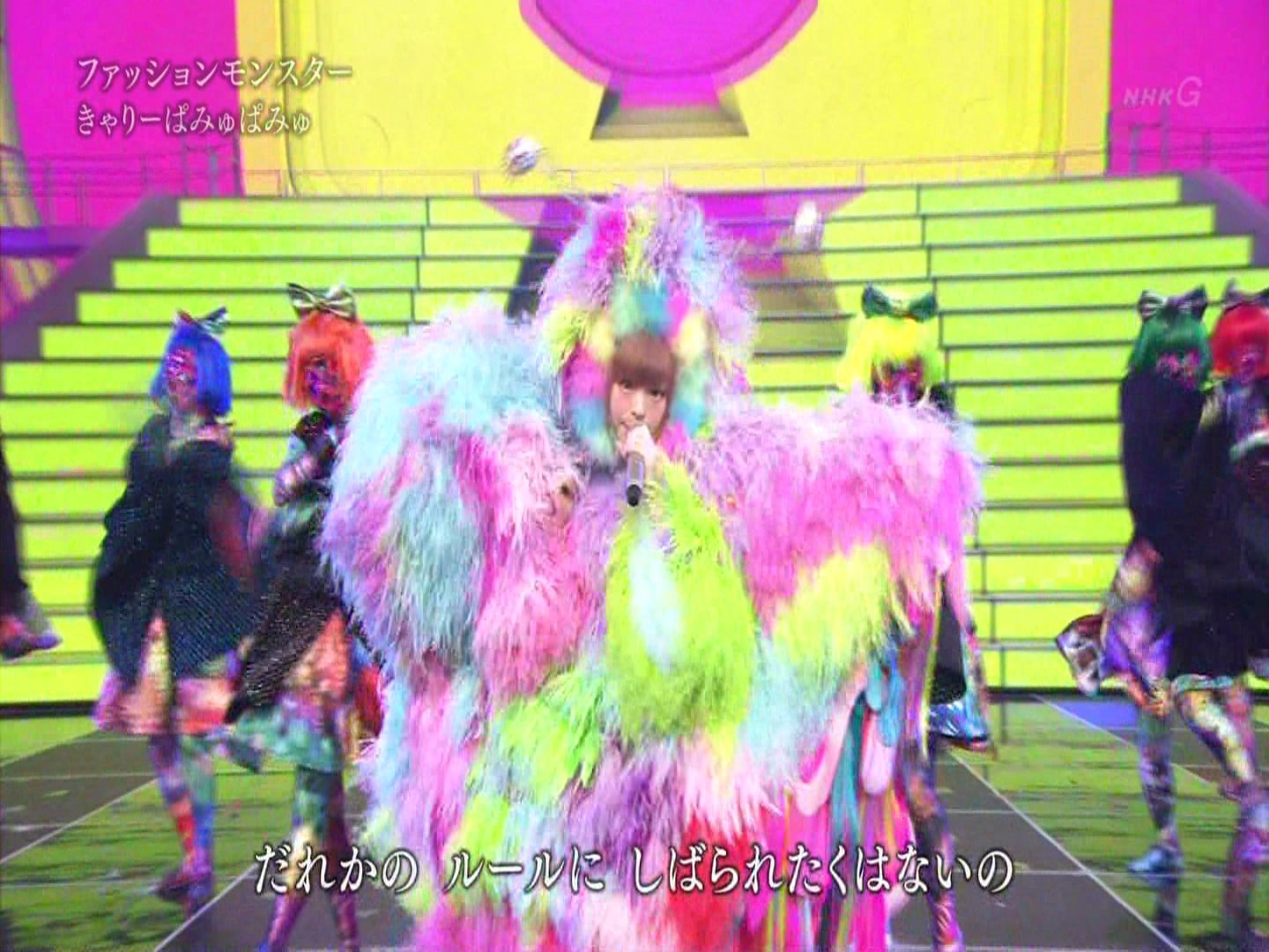 [HDTV][1080P] きゃりーぱみゅぱみゅ - 紅白2012メドレー (NHK総合  第63回紅白歌合戦.jpg