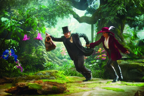 oz-the-great-and-powerful-james-franco-mila-kunis1-600x400.jpg