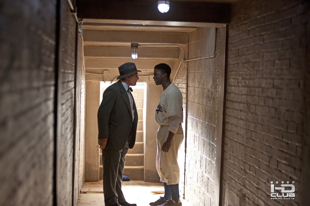 42_WARNERBROS_PHOTO2_720.jpg