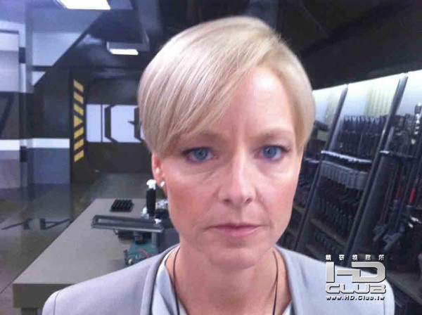 elysium-jodie-foster-set.jpg