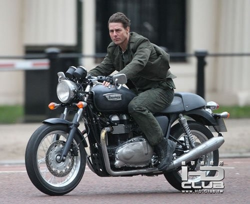 Tom-Cruise-022413-6.jpg