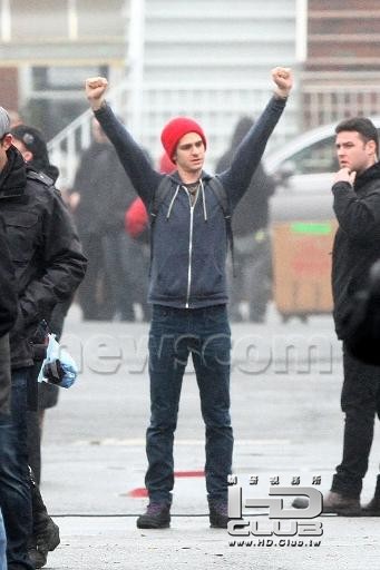 the-amazing-spider-man-2-set-photo-peter-parker.jpg