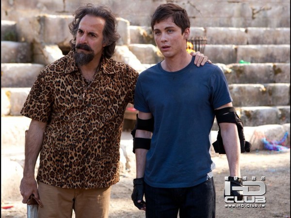 stanley-tucci-logan-lerman-percy-jackson-sea-of-monsters-600x450.jpg