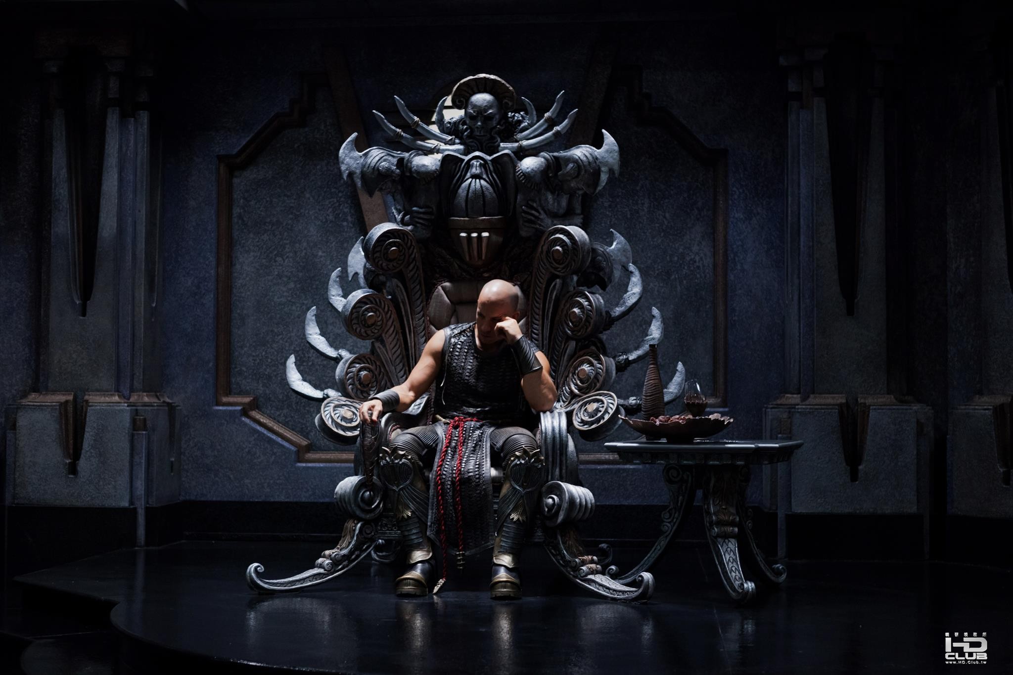 riddick-vin-diesel-throne.jpg