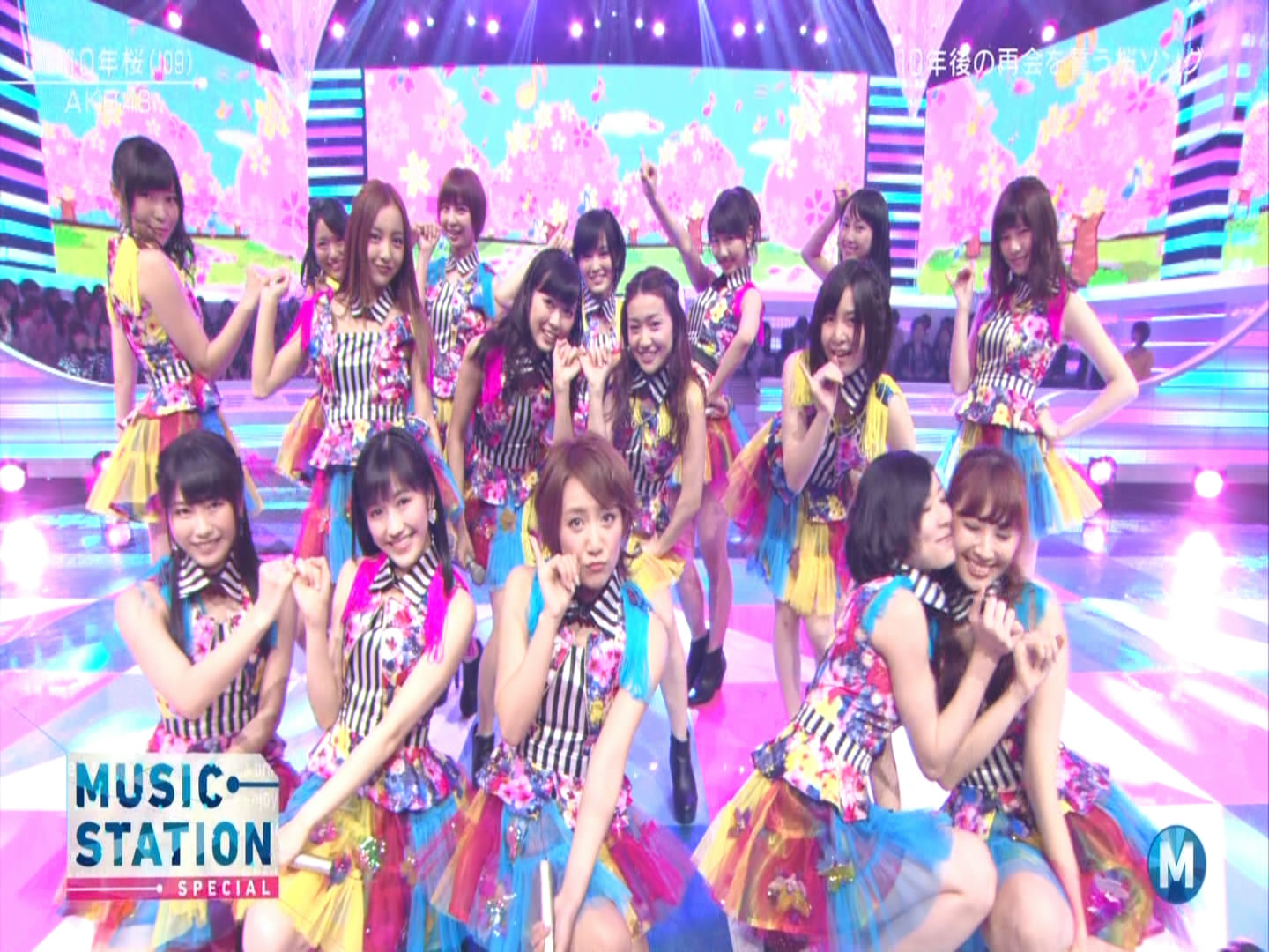 AKB48 - 掌が語ること 10年桜 (Music Station 2013.03.29).ts_snapshot_05.52_[2013.0.jpg