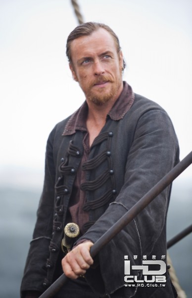 black-sails-toby-stephens-388x600.jpg
