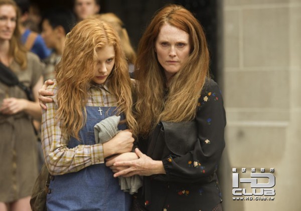 carrie-julianne-moore-chloe-moretz-600x421.jpg