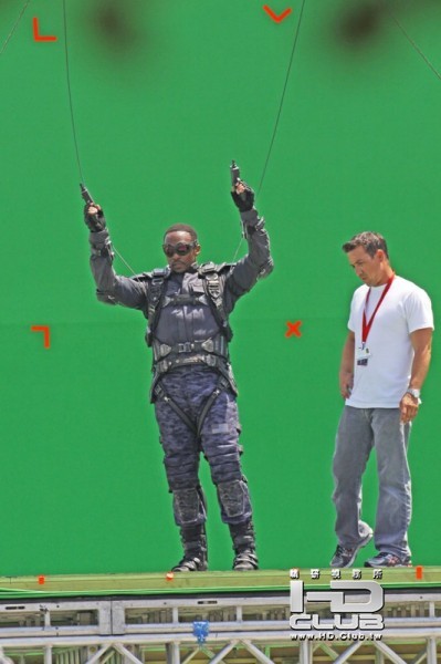 anthony-mackie-captain-america-2-winter-soldier-399x600.jpg