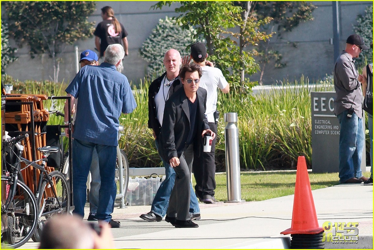 johnny-depp-transcendence-coffee-break-09.jpg