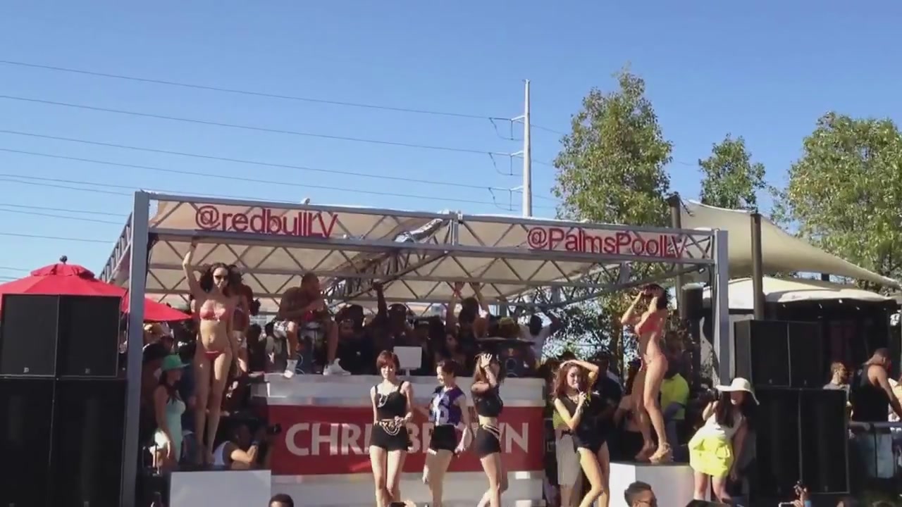 T-ara N4 perform at palms pool 5.26.13[(001543)15-47-08].JPG