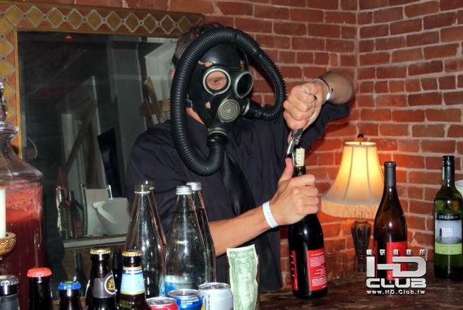 i2_bartender.jpg