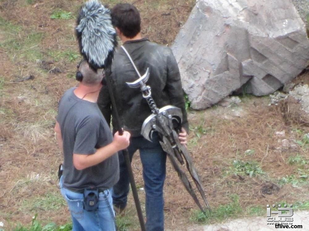 TF4WalhbergSword.jpg