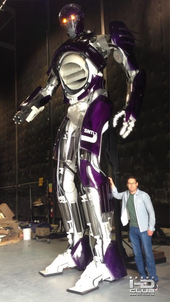 x-men-days-of-future-past-sentinel-bryan-singer-set-photo.jpeg