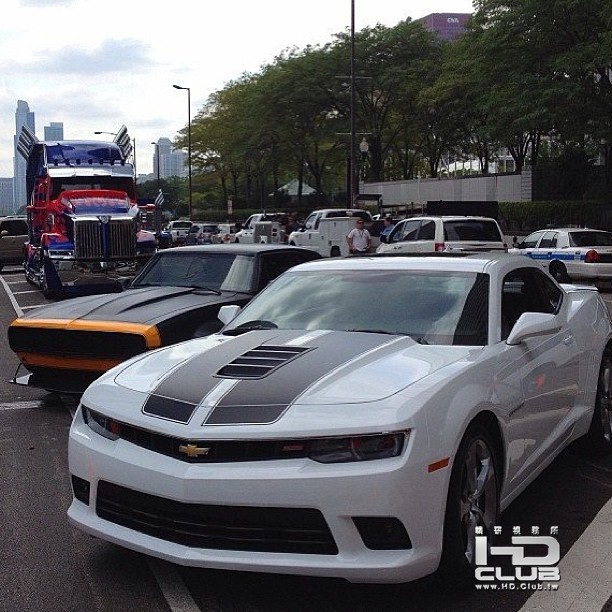 transformers-4-white-camaro_1378247715.jpg