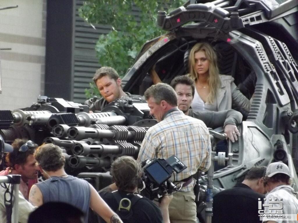 transformers-4-set-pics-1_1378247715.jpg