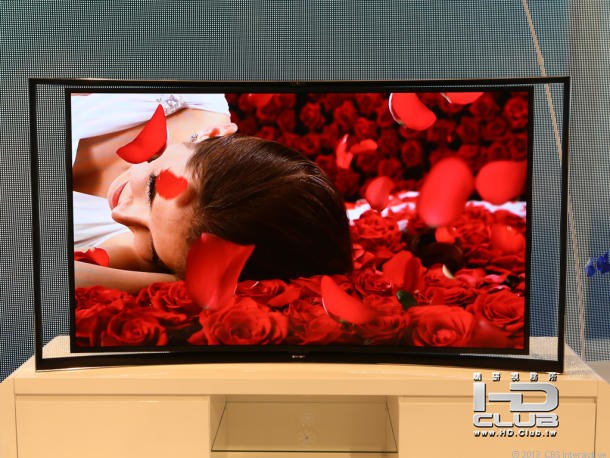 Samsung_OLED_curved_tv-6635_610x458.jpg