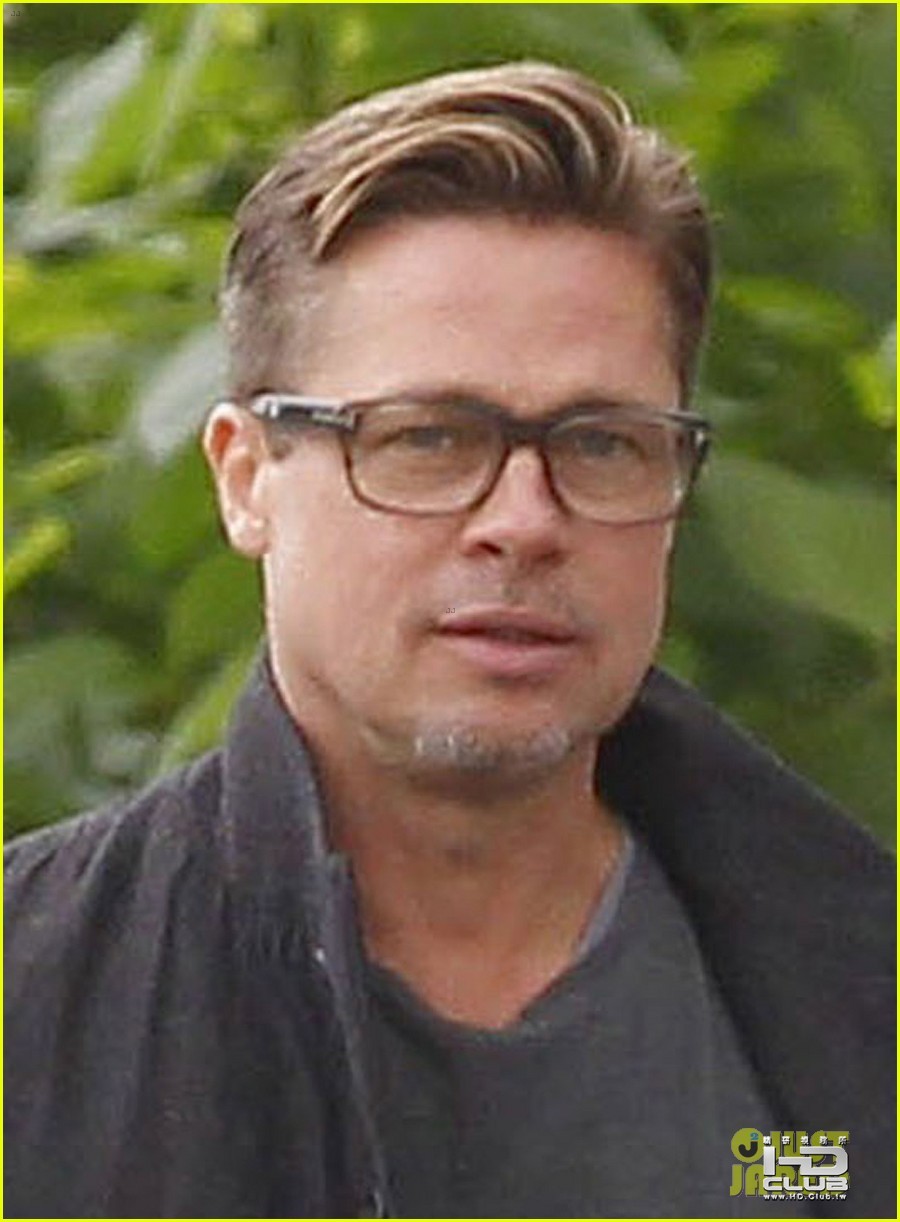 brad-pitt-shows-off-short-sexy-haircut-03.jpg