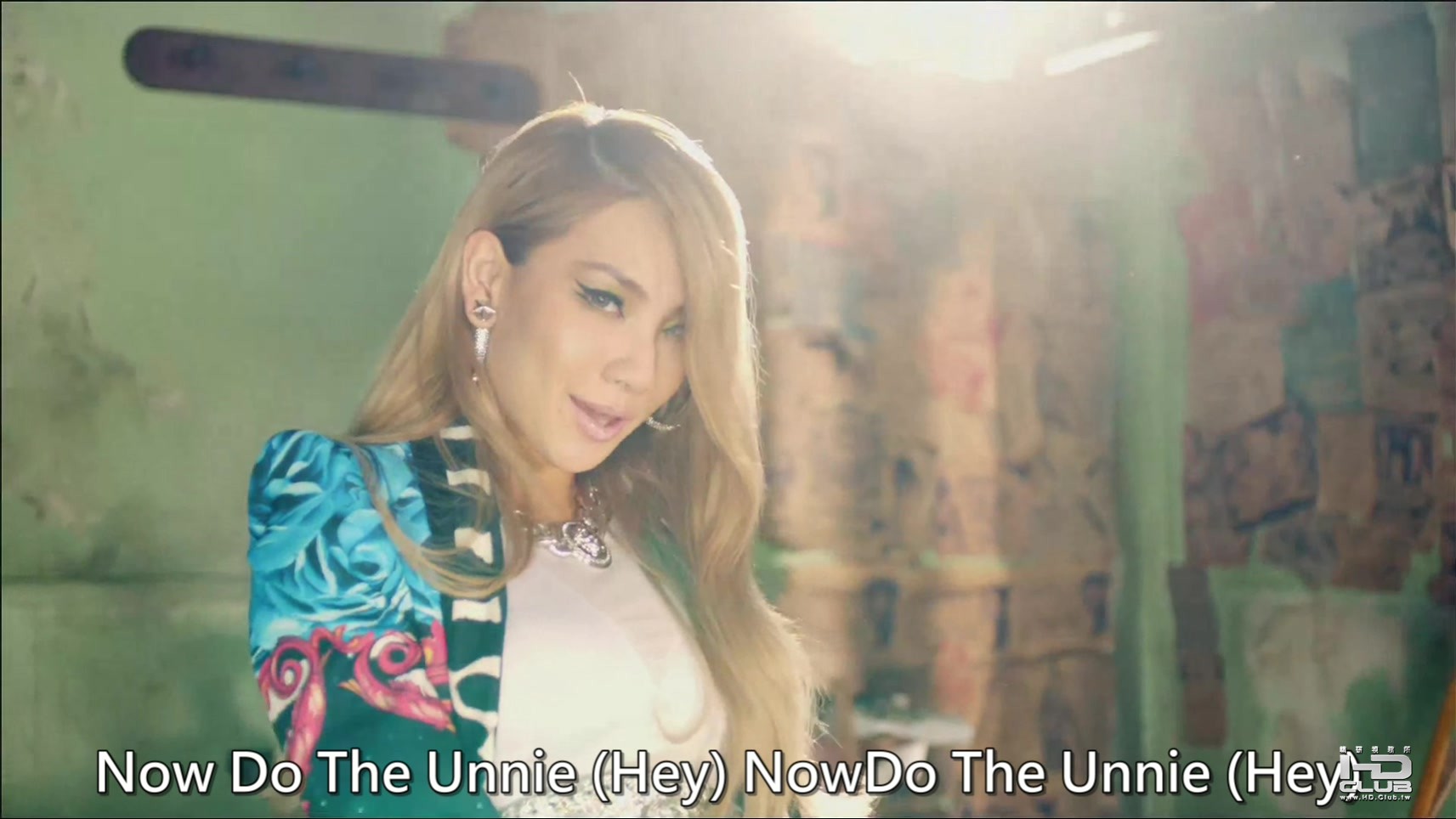 [MV] CL - The Baddest Female [YouTube].WEBM_000337.711.jpg