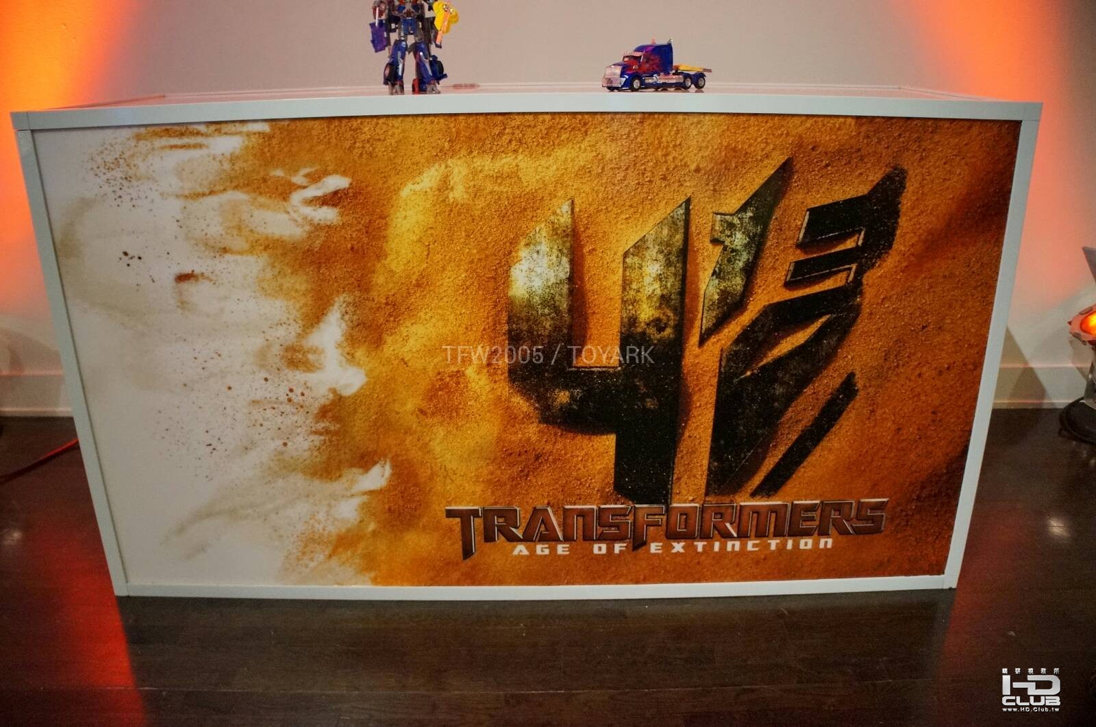 NYCC-Hasbro-Party-Transformers-Age-of-Extinction-Optimus-Prime-001_1381359952.jpg