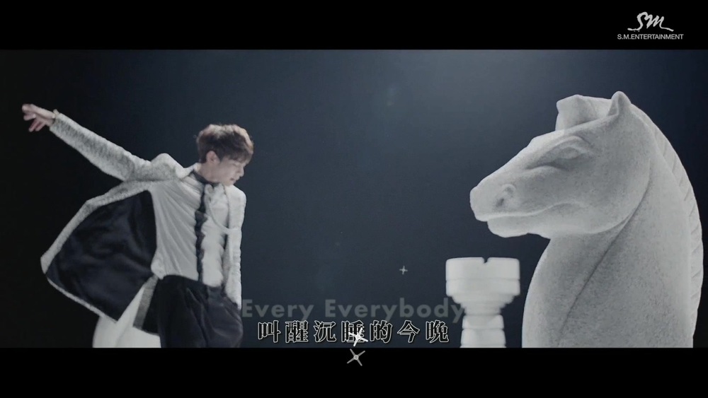 002[FOX][精緻中字][MV] SHINee - Everybody [精炫動態特效版][帥氣軍裝展現強勁舞蹈].jpg