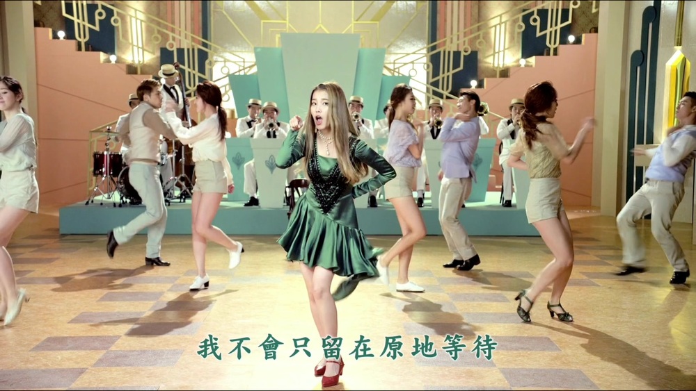 001[FOX][精緻中字][MV] IU - The Red Shoes 粉紅鞋 [Performance ver][躍動的完整舞.jpg