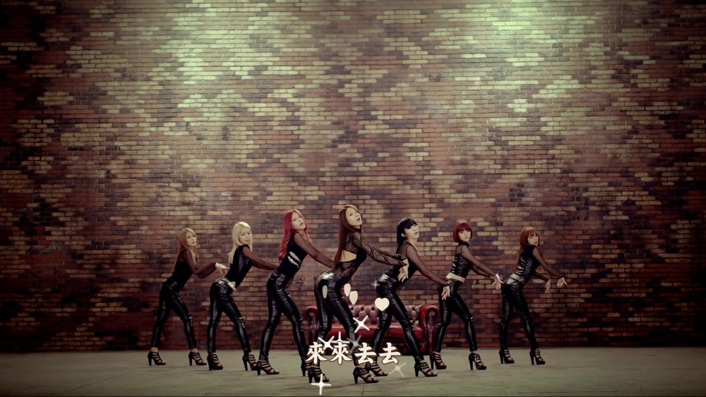 002[FOX][精緻中字][MV] AOA - Confused 動搖 [精炫動態特效版][因為你而動搖的心].mk.jpg