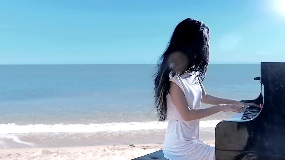 曲婉婷 - 爱的海洋 MV.YTB官方版.1080p[(000849)18-24-50].JPG